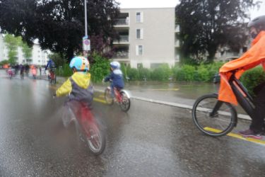 ZH 5.6.21 - unter dem starken Regen, das GZ Affoltern ist nicht mehr weit