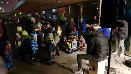 ZH 13.1.21 - Konzert der Luusbuebe an der Ankunft bei der Pfingstweidschule